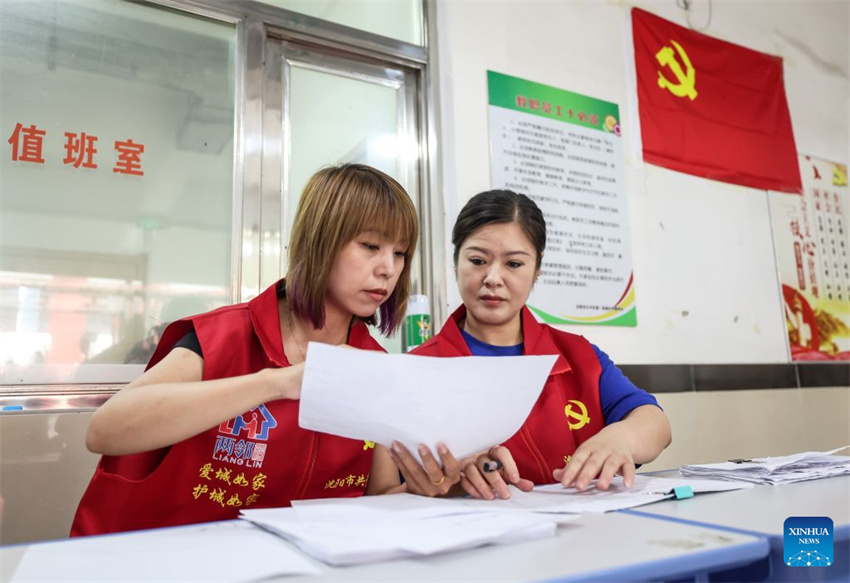Esforços de resgate em andamento em áreas atingidas por inundações na China