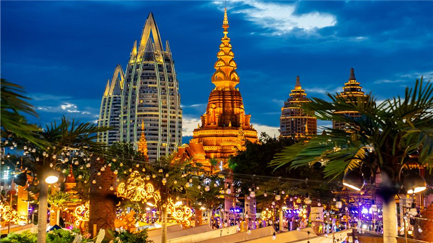 Mercado noturno de Xishuangbanna registra aumento no fluxo de visitantes durante a alta temporada de verão
