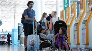 Aeroporto Internacional de Beijing antecipa mais de 12 milhões de passageiros no verãoO Aeroporto Internacional de Beijing espera receber mais de 12 milhões de passageiros e gerir 73.000 voos durante a temporada de viagens de verão, entre julho e agosto. 