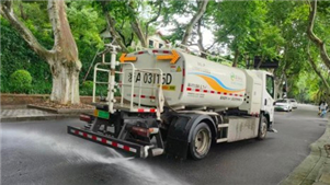 Hangzhou substitui limpeza manual de ruas por máquinas após temperaturas atingirem 37°C Hangzhou, capital da província de Zhejiang, no leste da China, suspendeu a limpeza manual das ruas entre 10h e 17h e aumentou o número de veículos de limpeza após a temperatura atingir 37°C na terça-feira.