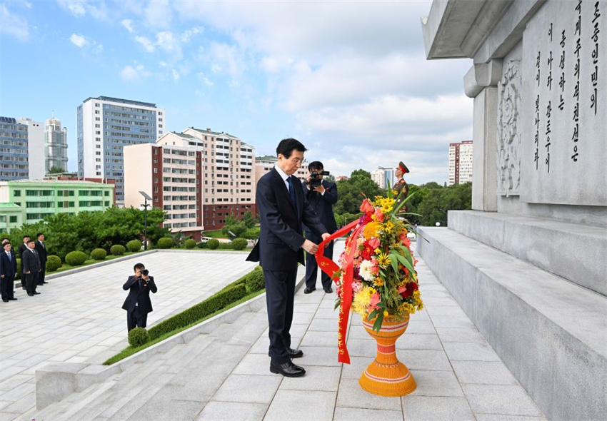 Mais alto conselheiro político da China visita RPDC para cooperação mais estreita