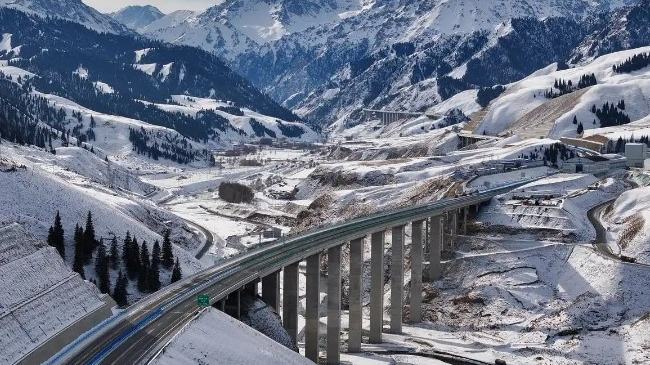 Extensão das vias expressas da China chega a 199.000 km A extensão das vias expressas da China aumentou para 199.000 km durante o período do 14º Plano Quinquenal (2021-2025).