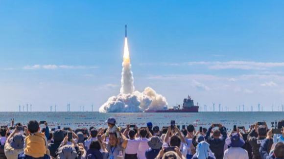 Yantai torna os lançamentos espaciais acessíveis ao público geralO Porto Espacial Oriental em Haiyang, Yantai, província de Shandong, no leste da China — outrora um pilar secreto do programa espacial nacional chinês — abriu suas portas ao público.