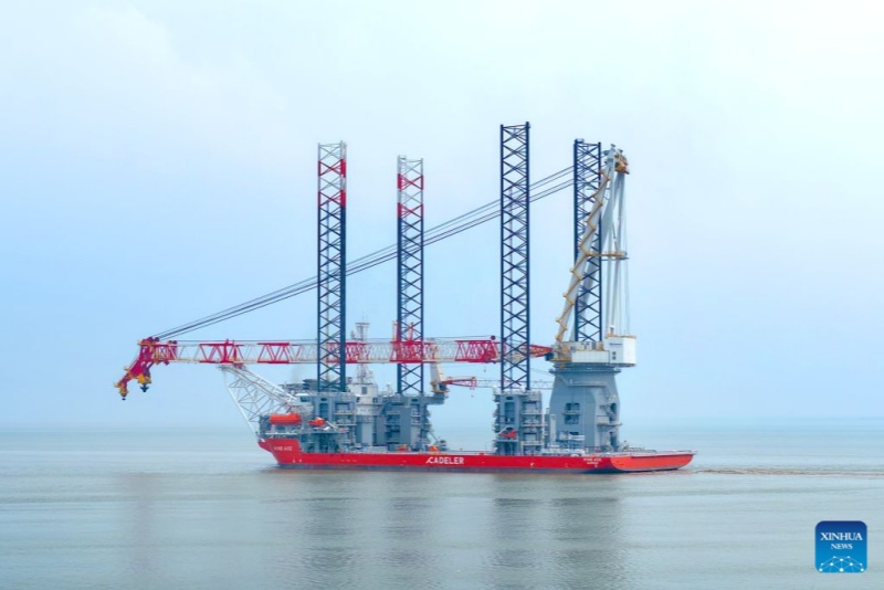 Embarcação de instalação de turbinas eólicas 