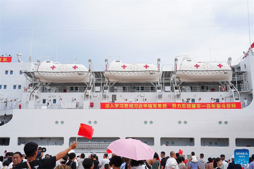 Navio-hospital da marinha chinesa parte para missão médica humanitária na África e no Sul da Ásia