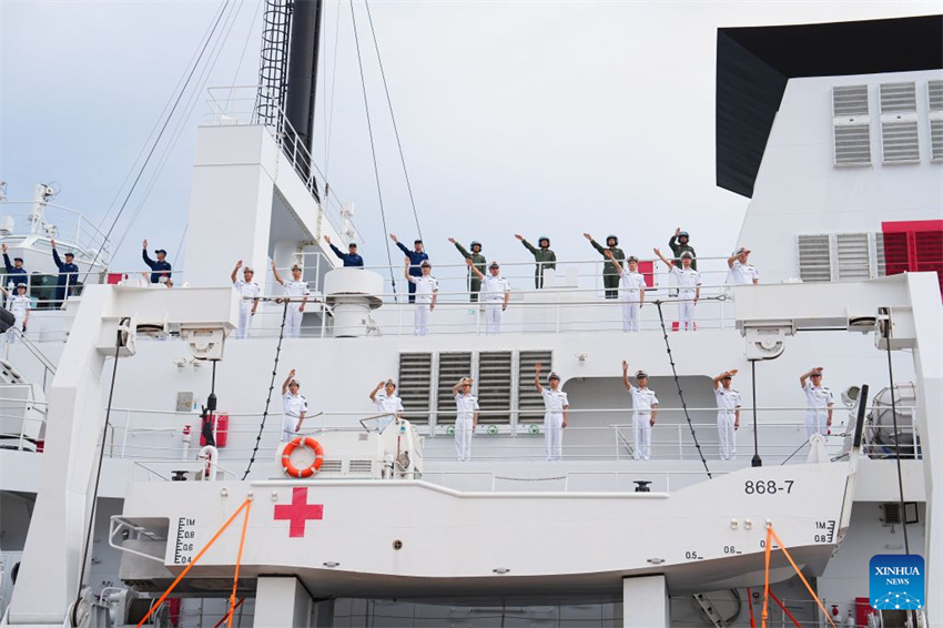 Navio-hospital da marinha chinesa parte para missão médica humanitária na África e no Sul da Ásia