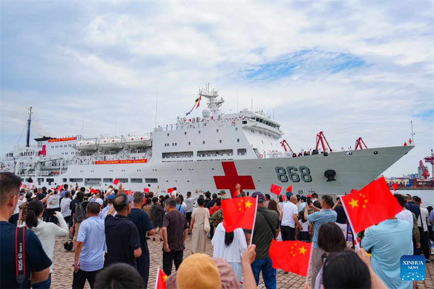 Navio-hospital da marinha chinesa parte para missão médica humanitária na África e no Sul da Ásia