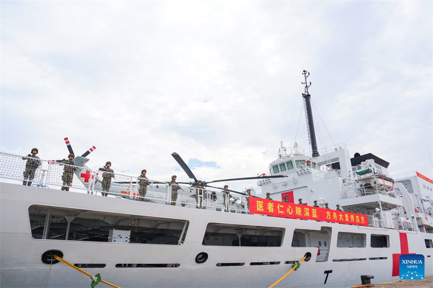 Navio-hospital da marinha chinesa parte para missão médica humanitária na África e no Sul da Ásia