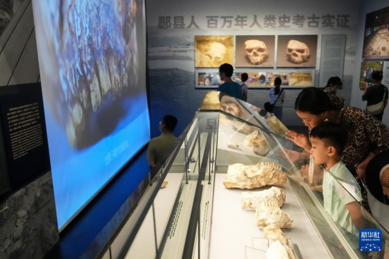 Alunos chineses visitam museus durante férias de verão