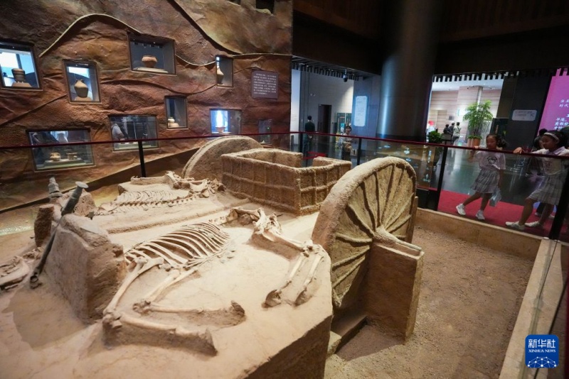 Alunos chineses visitam museus durante férias de verão