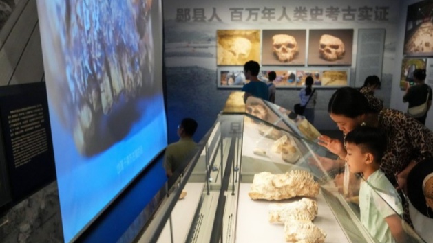 Alunos chineses visitam museus durante férias de verão