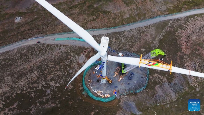 China apostará na energia eólica e solar para ampliar o consumo de fontes renováveisSegundo o plano, projeta-se que a capacidade total instalada de energia renovável da China alcance cerca de 3,5 bilhões de quilowatts até 2030.