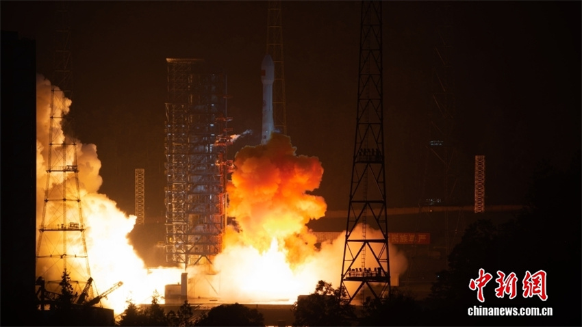 China lança novo satélite de retransmissão de dados
