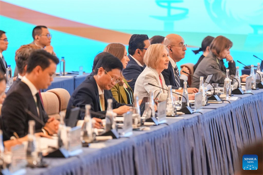Reunião ministerial da APEC adota Declaração de Chengdu sobre tecnologias digitais e IA
