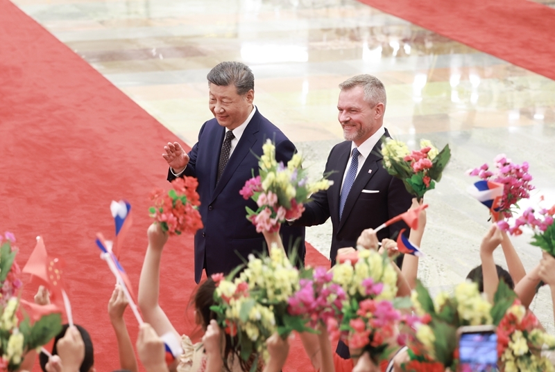 Xi Jinping pede que Eslováquia desempenhe um papel construtivo no avanço dos laços China-UE