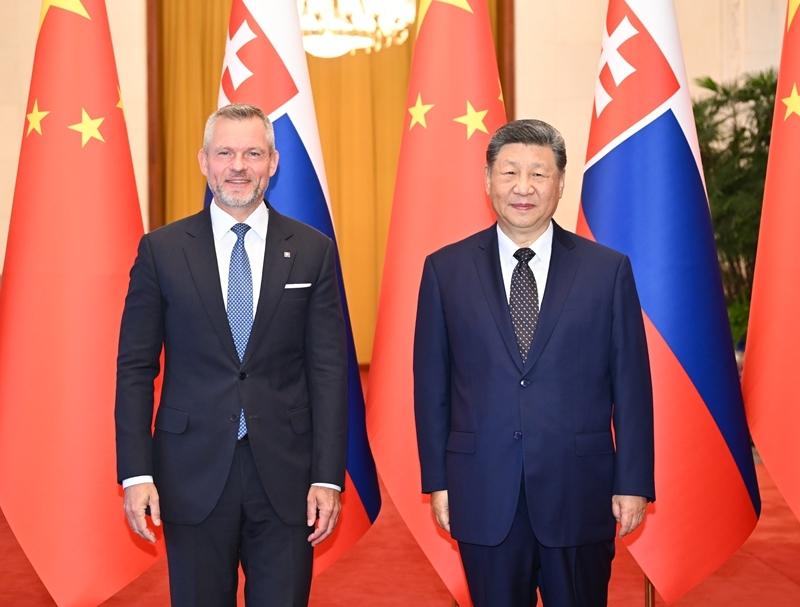Atualização: Xi Jinping mantém conversações com presidente eslovaco em Beijing