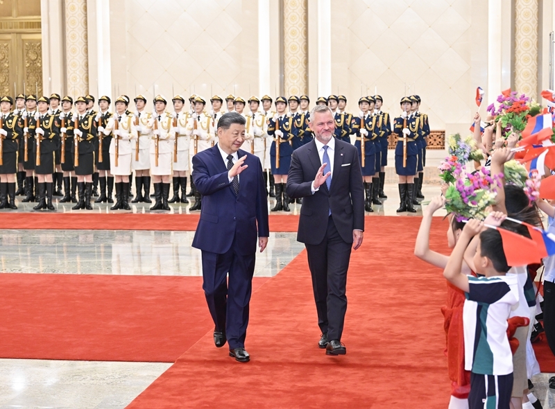 Atualização: Xi Jinping mantém conversações com presidente eslovaco em Beijing