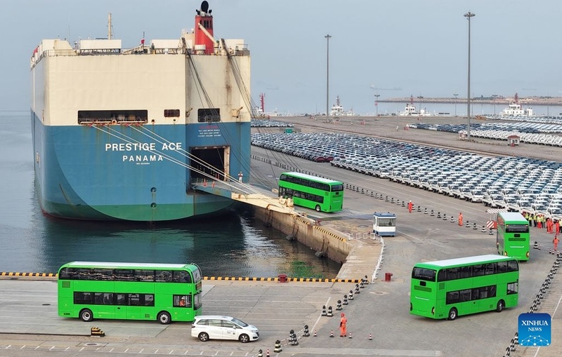 Ônibus elétricos de dois pisos fabricados na China exportados para o Reino Unido