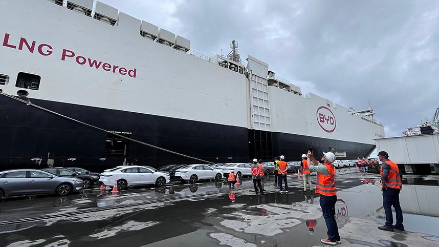 Brasil se torna maior importador mundial de carros chinesesO Brasil se tornou o maior importador mundial de carros chineses, com compras de US$ 5,2 bilhões entre janeiro e maio, alta de 146,9% em relação ao mesmo período do ano passado.
