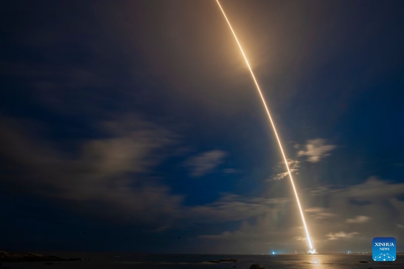 China lança ao espaço novo satélite de retransmissão de dados