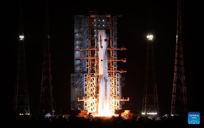 China lança ao espaço novo satélite de retransmissão de dados