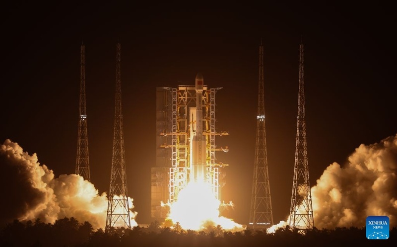 China lança ao espaço novo satélite de retransmissão de dados