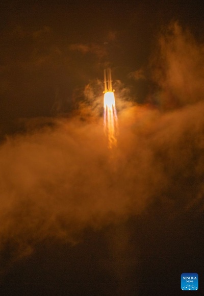 China lança ao espaço novo satélite de retransmissão de dados
