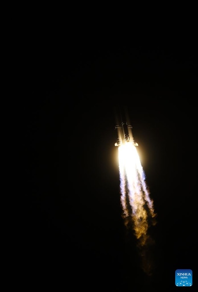 China lança ao espaço novo satélite de retransmissão de dados