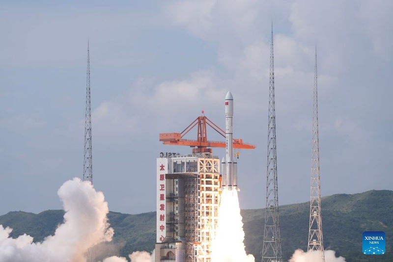 China lança novos satélites de teste para tecnologia de comunicação