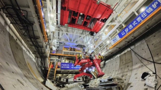 Maior tuneladora para trens de alta velocidade do mundo conclui travessia sob o rio Yangtze