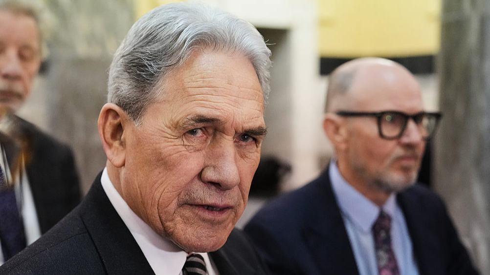 Embaixada da China apresenta manifestação formal em Wellington devido a declarações racistas de chanceler neozelandêsA Embaixada instou o lado neozelandês a valorizar a relação igualitária e mutuamente benéfica entre a China e a Nova Zelândia.