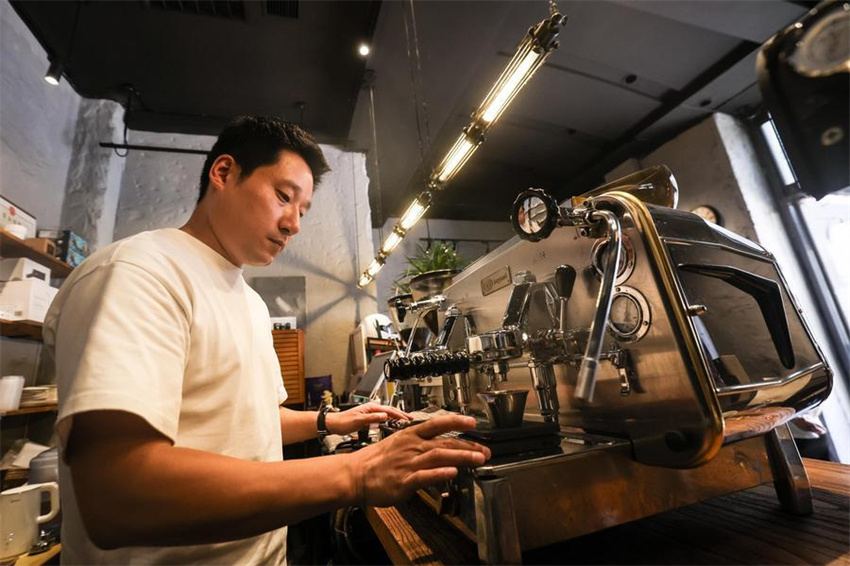 Cafeterias trazem nova vida à parte antiga da cidade de Shenyang, no nordeste da China
