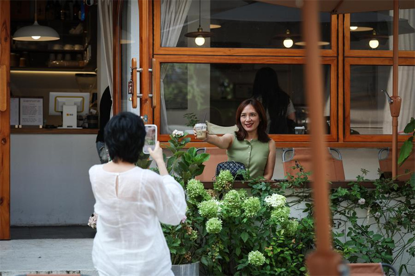 Cafeterias trazem nova vida à parte antiga da cidade de Shenyang, no nordeste da China