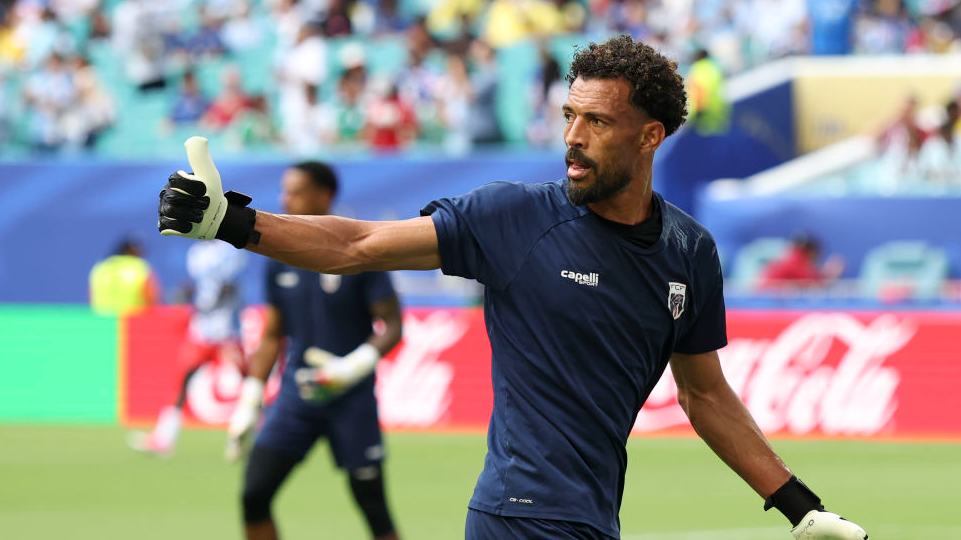 Goleiro cabo-verdiano inicia oficialmente novo capítuloVozinha, o "goleiro milagroso" da seleção de Cabo Verde que ganhou destaque durante a Copa do Mundo, chegou ao Chile nesta segunda-feira (3), para se juntar oficialmente ao seu novo clube: o Colo-Colo.