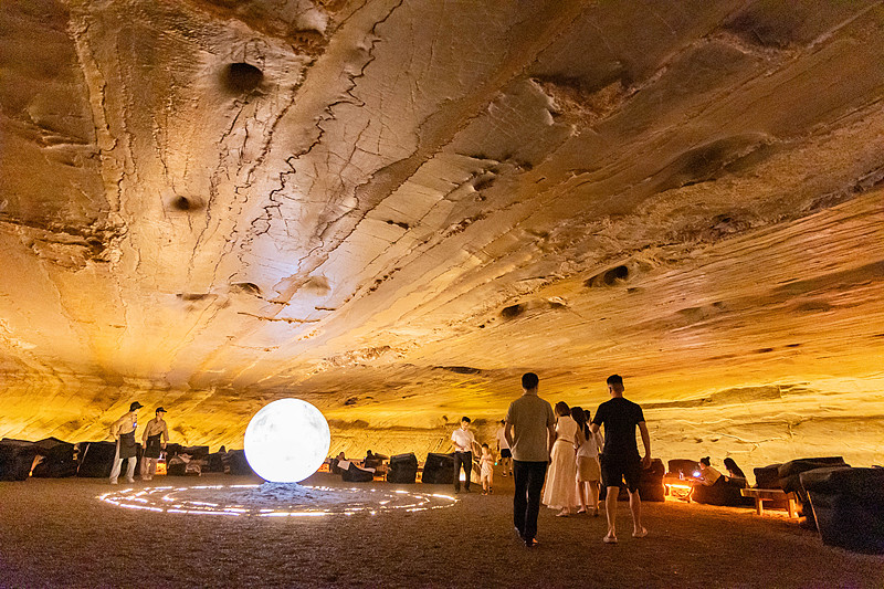 Chongqing transforma gruta natural em “cafeteria subterrânea”