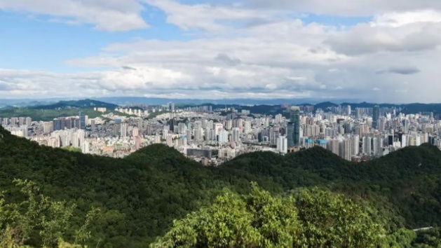 23 °C de frescor nas montanhas: descubra a diversidade vibrante e o clima agradável de Guiyang