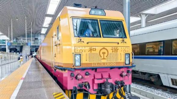 Trens turísticos temáticos impulsionam economia de viagens de verão na ChinaO crescente interesse pelos trens turísticos evidencia a rapidez com que novas formas de vivência e consumo estão ganhando força no setor de serviços da China.