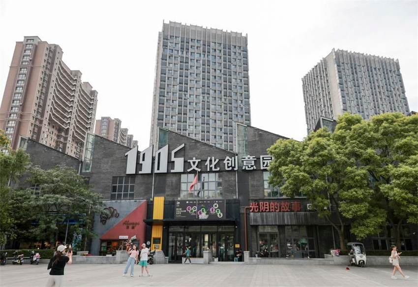 Parque cultural e criativo instalado em antiga fábrica atrai visitantes em Shenyang
