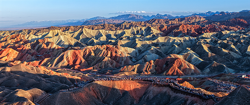 Gansu: espetáculo cultural em Danxia é inaugurado com exibição de lanterna gigante