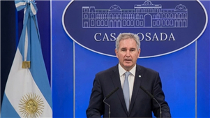 Argentina diz que embaixador no Brasil "retornará ao país para férias" em meio ao rebaixamento das relações A vila de Nizhuhe está situada no fundo do cânion, com uma diferença de altitude superior a 500 metros em relação à Escola Primária Guanzhai, localizada no topo do penhasco.