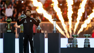 Colo-Colo apresenta goleiro cabo-verdiano VozinhaO goleiro cabo-verdiano Vozinha foi apresentado pelo Colo-Colo, do Chile, na terça-feira (4), depois de ajudar Cabo Verde a qualificar-se para a Copa do Mundo de 2026 e de ser eleito pelos torcedores como o melhor goleiro do torneio.