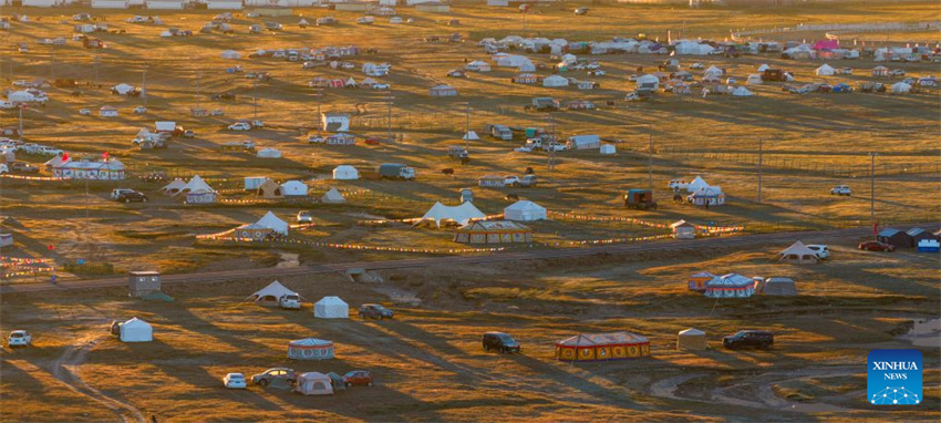 Festival de tendas é realizado no distrito de Shiqu, em Sichuan