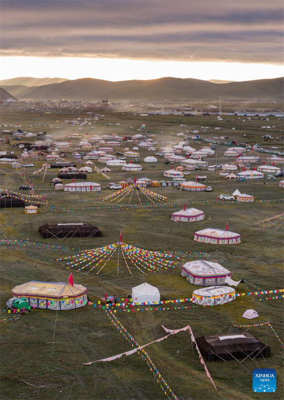 Festival de tendas é realizado no distrito de Shiqu, em Sichuan