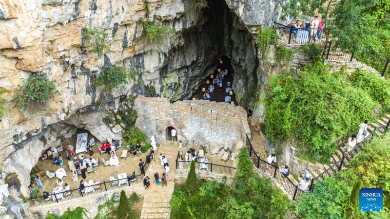 Cavernas cársticas de Guizhou oferecem refúgio fresco para turistas no verão