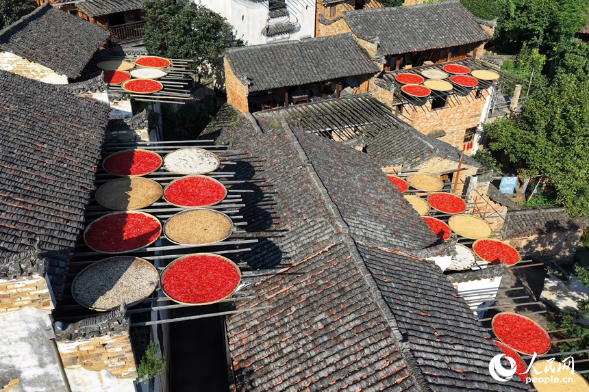 Jiangxi: antiga tradição agrícola encanta visitantes na vila de Huangling
