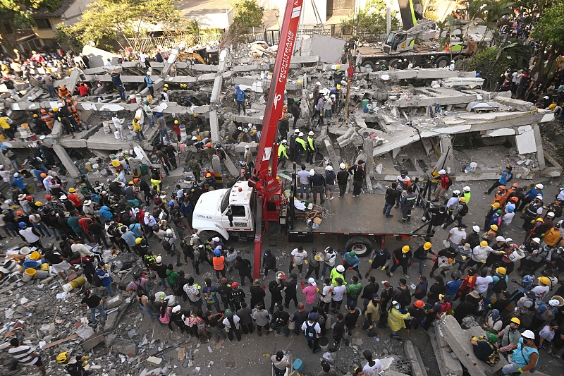 Operações de busca e resgate continuam após terremoto na Colômbia