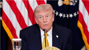 EUA preparam tarifas sobre importações de drones O presidente dos EUA, Donald Trump, assinou na quinta-feira uma proclamação para impor tarifas que variam de 10% a 100% sobre drones importados e seus componentes, alegando preocupações com a segurança nacional.