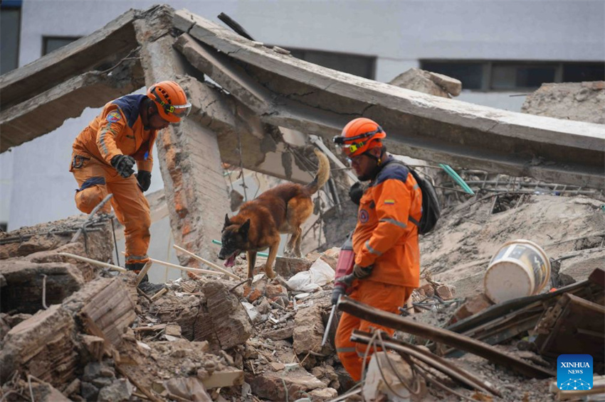 Sobe para 281 o número de mortos em terremoto na Colômbia