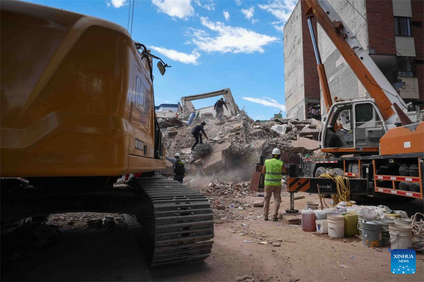 Sobe para 281 o número de mortos em terremoto na Colômbia