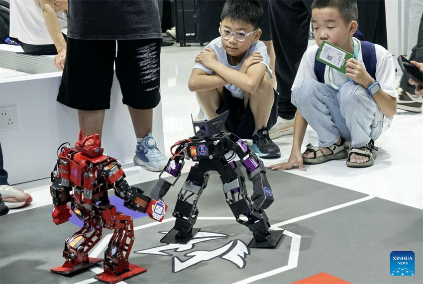 Conferência Mundial de Robôs de 2026 começa em Beijing